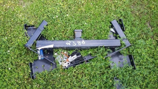 REESE HITCH MOUNT, BRACKET