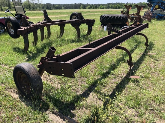 TOOL BAR W/PLOW FEET