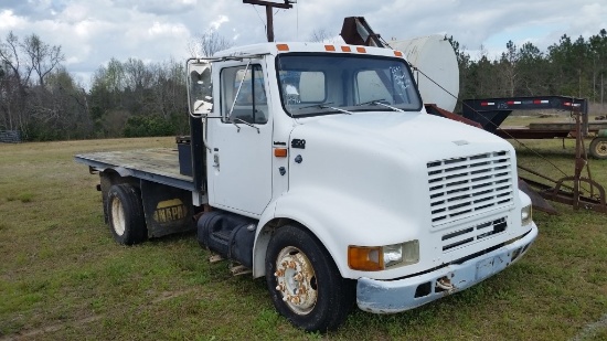 1996 INTERNATIONAL FLATBED TRUCK