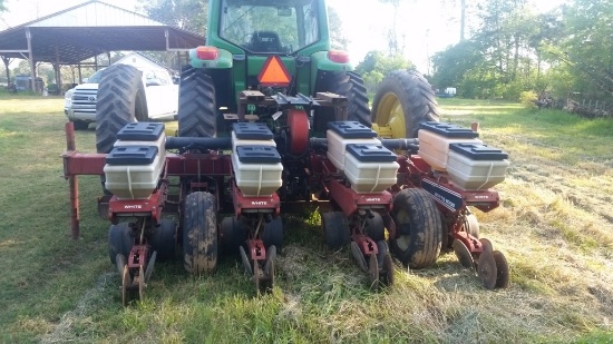 WHITE 4 ROW AIR PLANTER