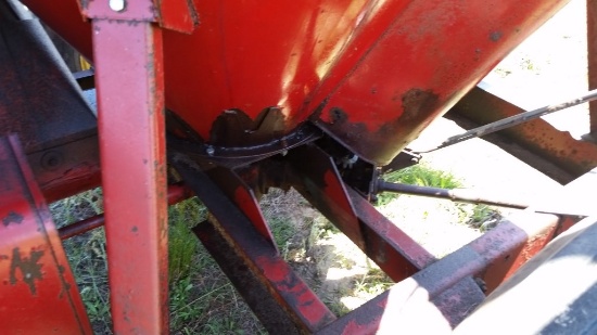 NEW HOLLAND FEED MIXER