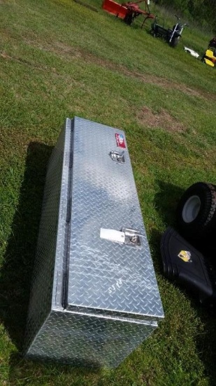 DIAMOND PLATE ALUMINUM TRUCK TOOL BOX