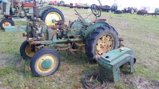 JOHN DEERE GAS SALVAGE TRACTOR W/CULTIVATOR