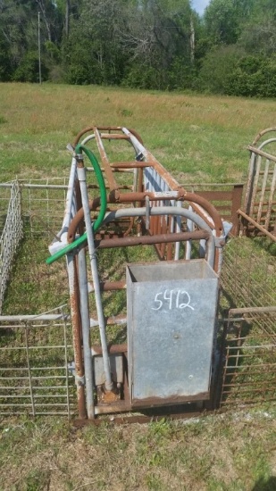 HOG FARROWING CRATES