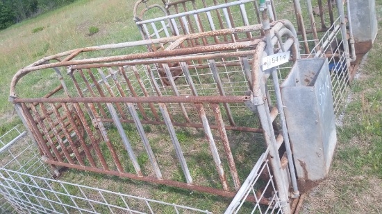 HOG FARROWING CRATES