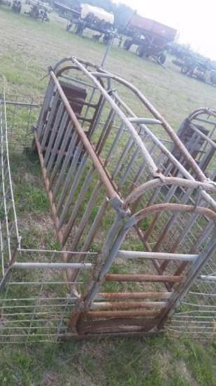 HOG FARROWING CRATES