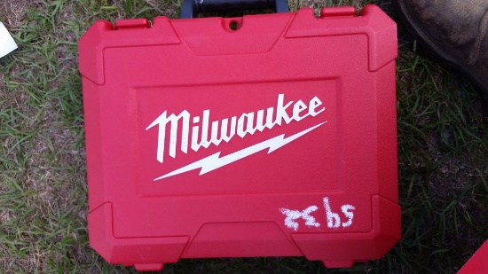 NEW MILWAUKEE M18 CORDLESS DRILL