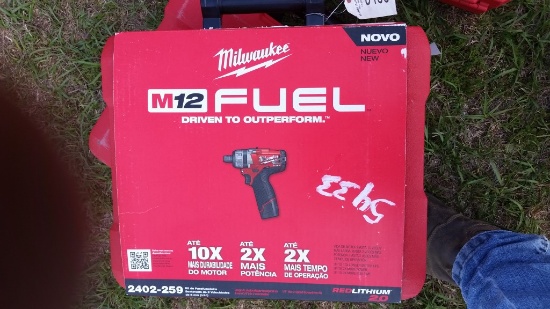 NEW MILWAUKEE M18 CORDLESS DRILL