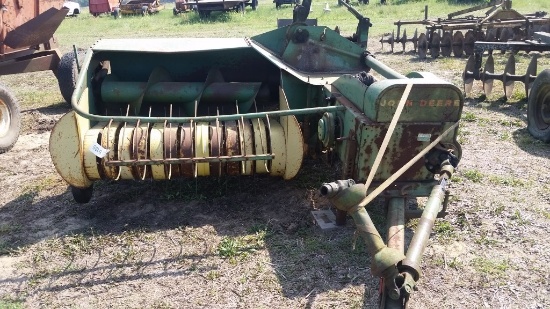 JOHN DEERE 24T SQUARE HAY BALER