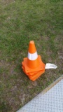 LOT(15) NEW 12IN ORANGE CONES
