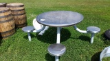 METAL TABLE & 4 CHAIRS