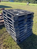 4x4 Poly Pallets