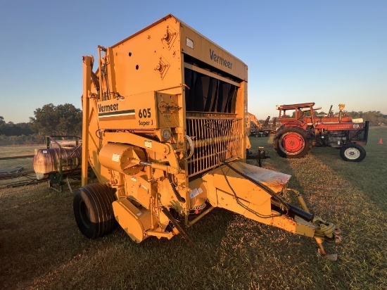 Vermeer 605 Super J Round Baler