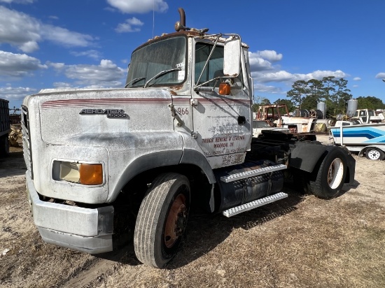 1992 Ford Aeromax L-8000 Semi Truck-white