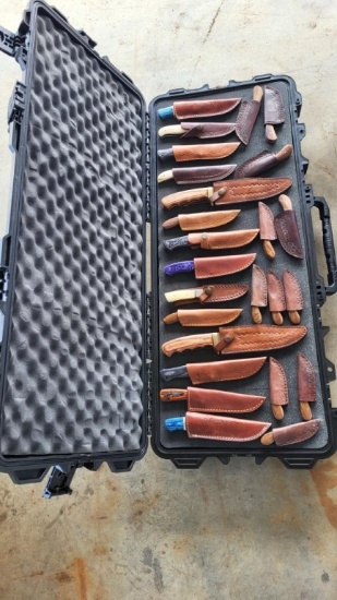 25 Hunting Knives & Rolling Display Case