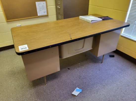 wood/metal desk 5ftx30inx29in