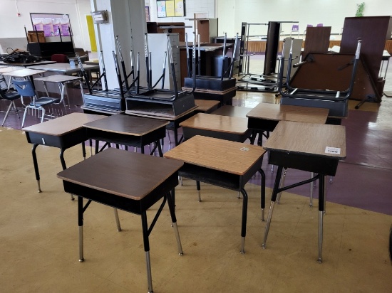 (19) student desks