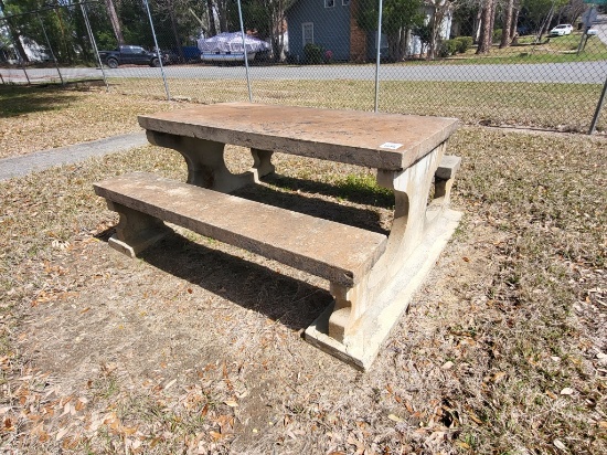 concrete picnic table w. 2 benches 6x3