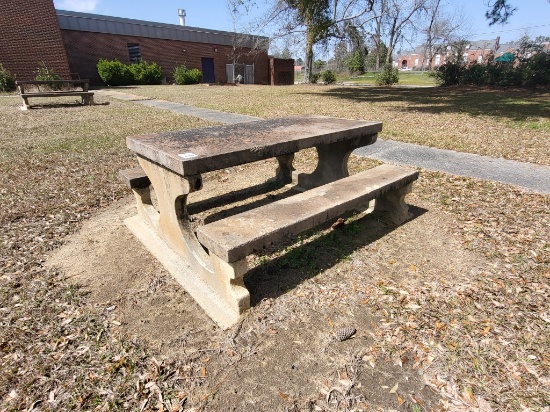 concrete picnic table w. 2 benches 6x3