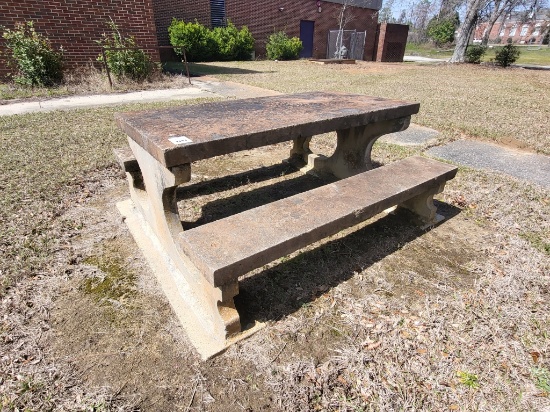 concrete picnic table w. 2 benches 6x3