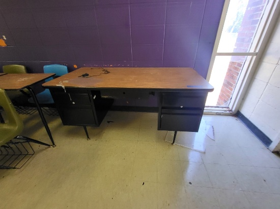 metal desk, 5ftx61in