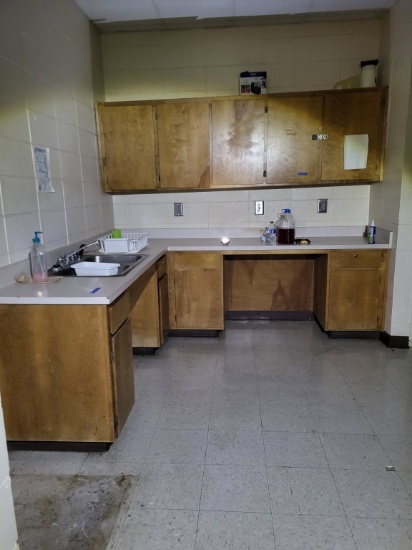 Countertop Wooden Cabinets W. Sink 8ftx92in