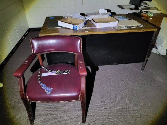 2 office desks, office chair - computer NOT