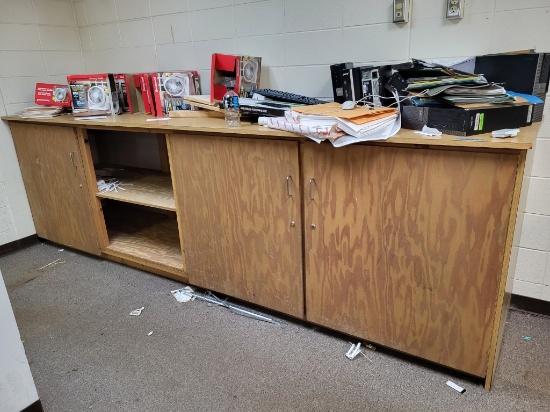 3-door wooden cabinet 137x44 - computers NOT