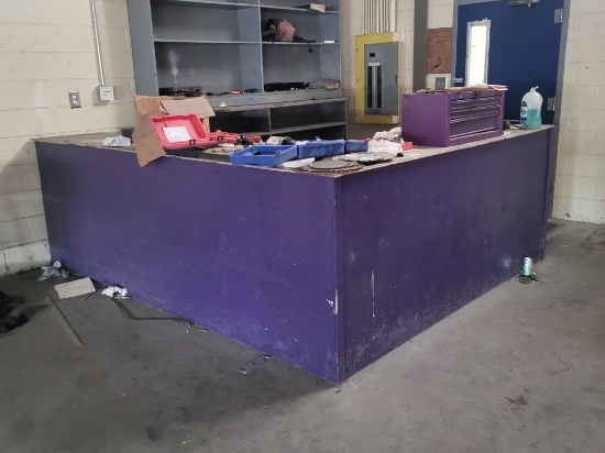 wooden L-shaped counter, 117x99