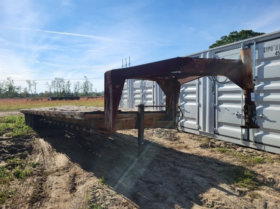 32ft Tri Axle Gooseneck Trailer