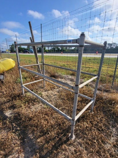 Metal Pipe Stand
