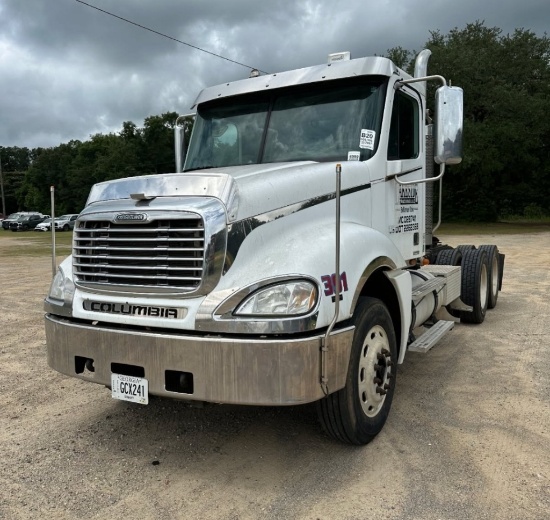 2007 Freighliner Columbia Semi Truck (offsite)