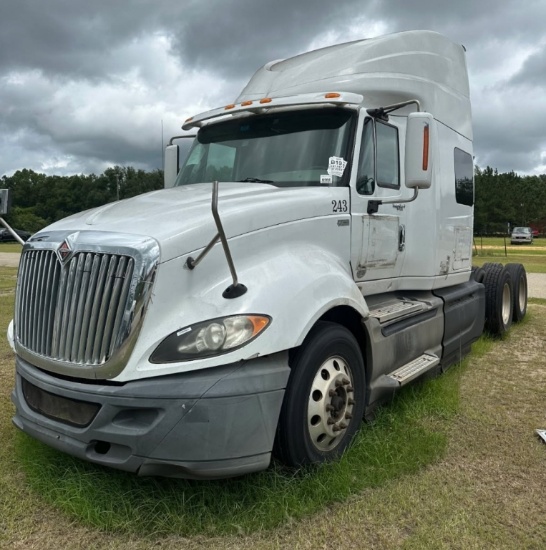 2013 International Prostar Semi Truck (offsite)