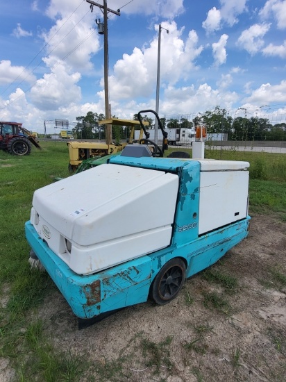Tennant 6500 Ride On Floor Sweeper
