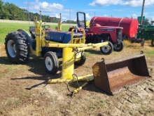 Ford 2000 Tractor W/loader Bucket