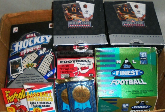 Huge -Football/Baseball Cards- Sports Memorabilia Box Lot