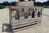 FEED BUNK 10055 Wooden feed bunk