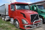 2006 Volvo VN VNL Day Cab Clean Truck - chip and crack in windshield, runs