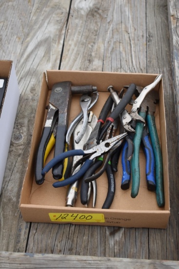 Assorted Hand tools 12400 Assorted hand tools pliers