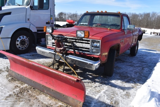 1985 Chevy Custom Deluxe /20 truck w plow &  salt  spreader    VIN# 1GCGK24
