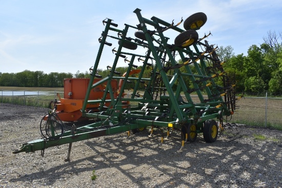 JD 980 cultivator, 32ft, 4 bar spiked drag,