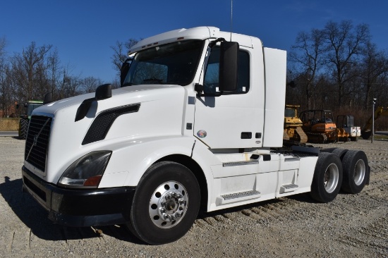 2013 Volvo VNL, 276,625 miles, day cab, D13  engine, Eaton Fuller 10spd man