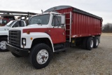 1988 International S1900 tandem truck.  odometer reads 100,301 miles,  DT 4