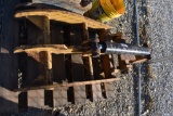Hydraulic thumb, (seller stated believed to  fit to Deere 120C)