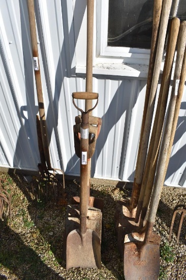 Lot Of Assorted Flat Shovels