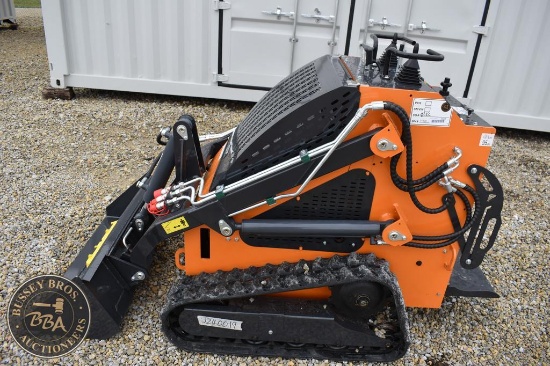 LANDHONOR STAND ON SKID STEER 31120