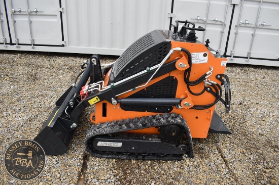 LANDHONOR STAND ON SKID STEER 31119