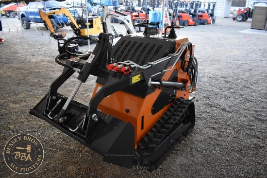 LANDHONOR STAND ON SKID STEER 31757