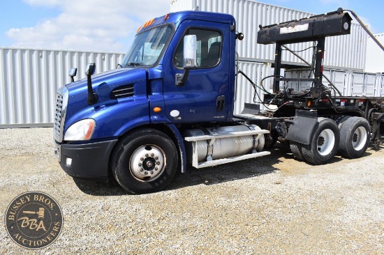 2010 FREIGHTLINER CASCADIA 113 DAY CAB SEMI- 33843