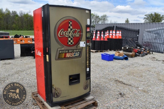 COCA COLA POP MACHINE 35999